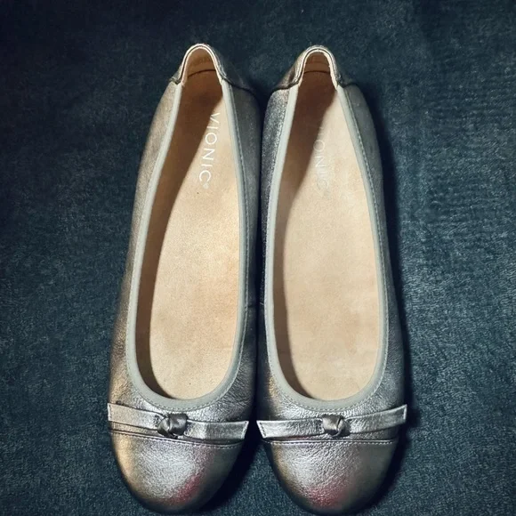 Vionic Amorie Pewter Metallic Leather Slip On Bow Ballet Flats US Sz 8.5. - Picture 6 of 12